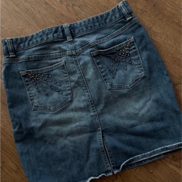 Old navy denim skirt 2 - 30in waist EUC - Picture 3 of 3